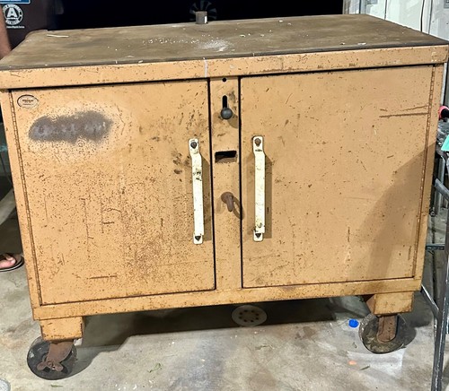 Knaack job site toolbox - ,